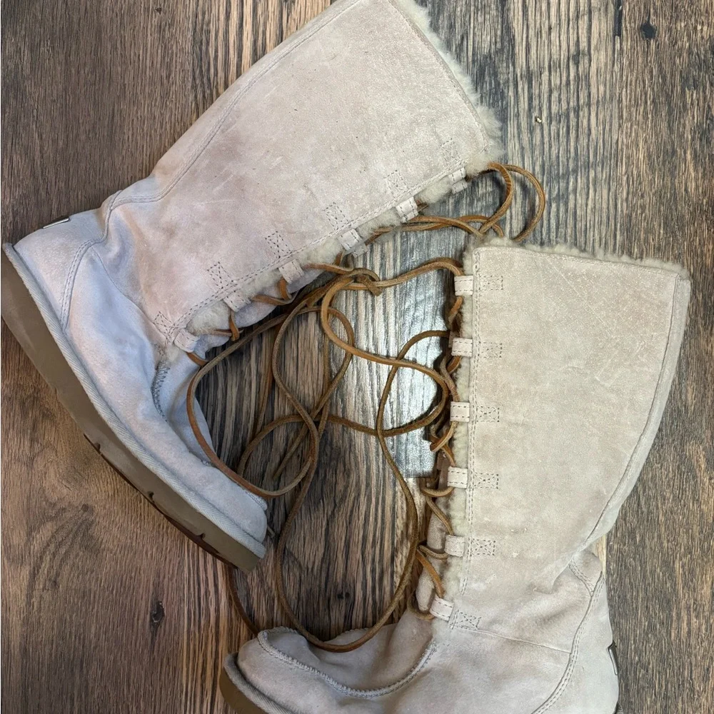 UGG Women's Tan Lace-Up Winter Boots - Picture 1 of 5